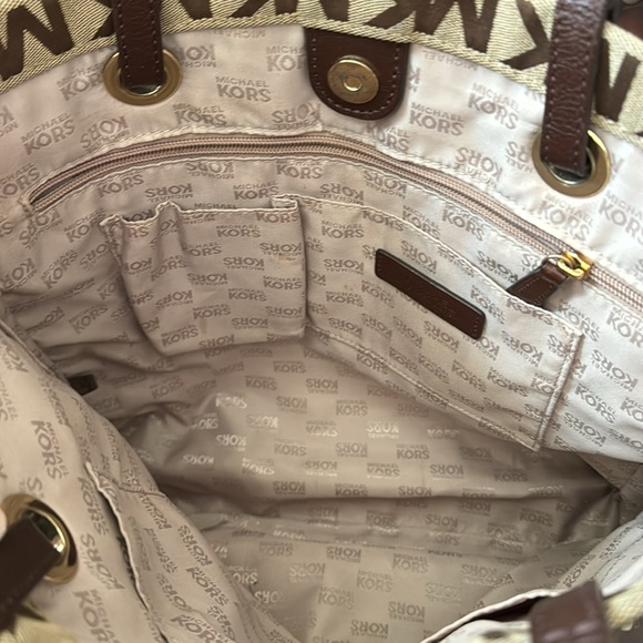 Michael Kors tote - Picture 3 of 6